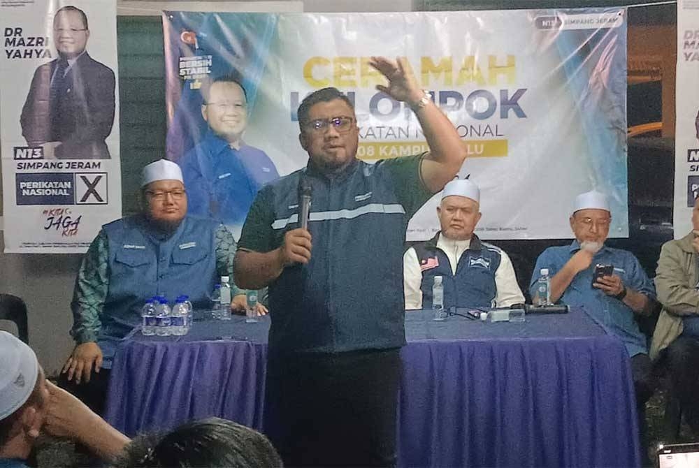 Che&#039;gu Bard dalam Ceramah Kelompok Perikatan Nasional di Kampung Ulu, Bakri, Muar pada malam Rabu.