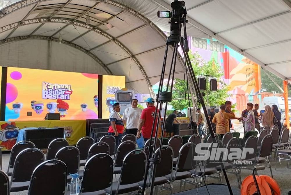 Sekitar persiapan Karnival Pendidikan Sinar Bestari pada Khamis.