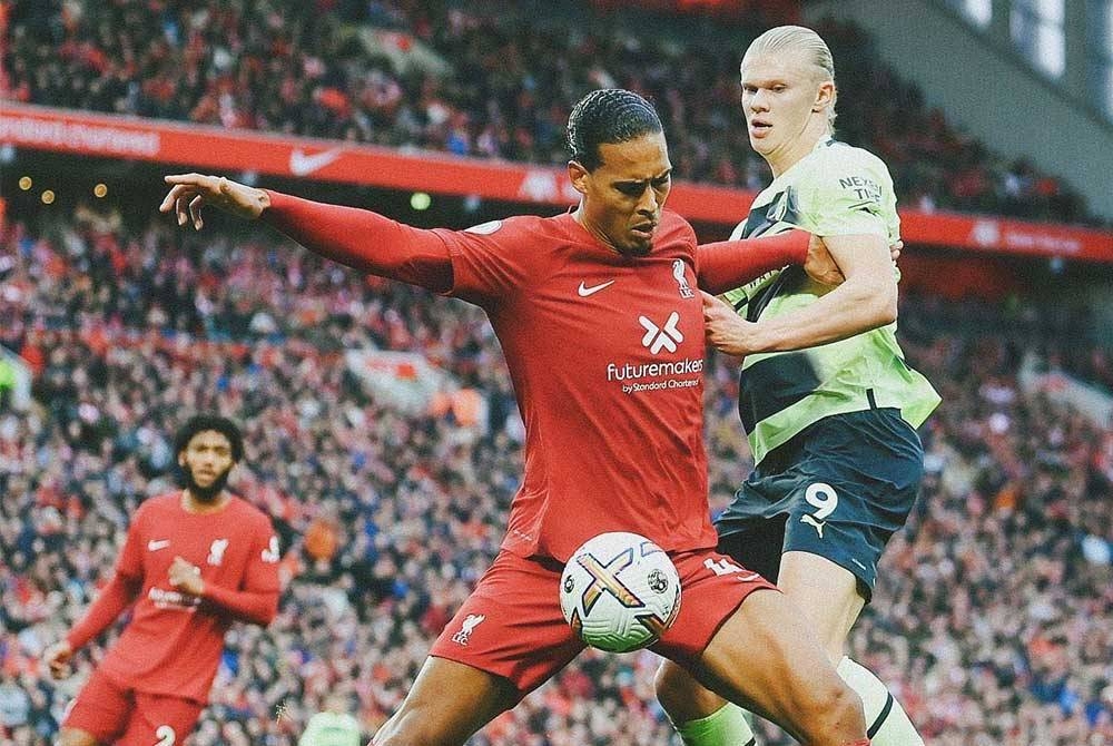 van Dijk (kiri) antara tonggak penting Liverpool. Foto: Agensi