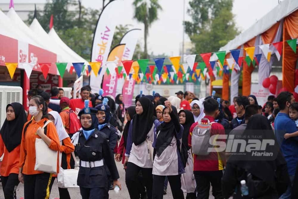 Kemeriahan hari pertama Karnival Pendidikan Sinar Bestari di Kompleks Karangkraf, Shah Alam pada hari ini. 