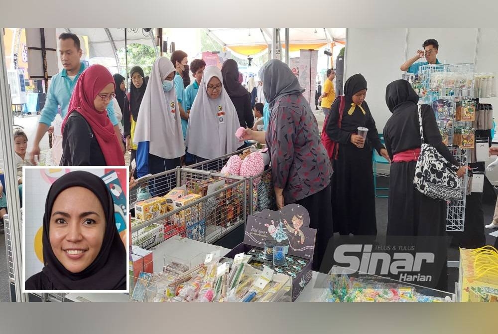 Antara pengunjung yang hadir untuk membeli barangan di reruai Petrosains. Gambar kecil: Azura