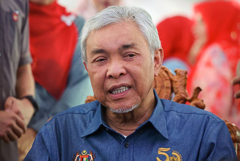 Ahmad Zahid bercakap pada sidang media Program Perasmian Karnival Usahawan Wanita di Maktab Rendah Sains MARA (MRSM) Batu Pahat, pada Jumaat. - Foto Bernama