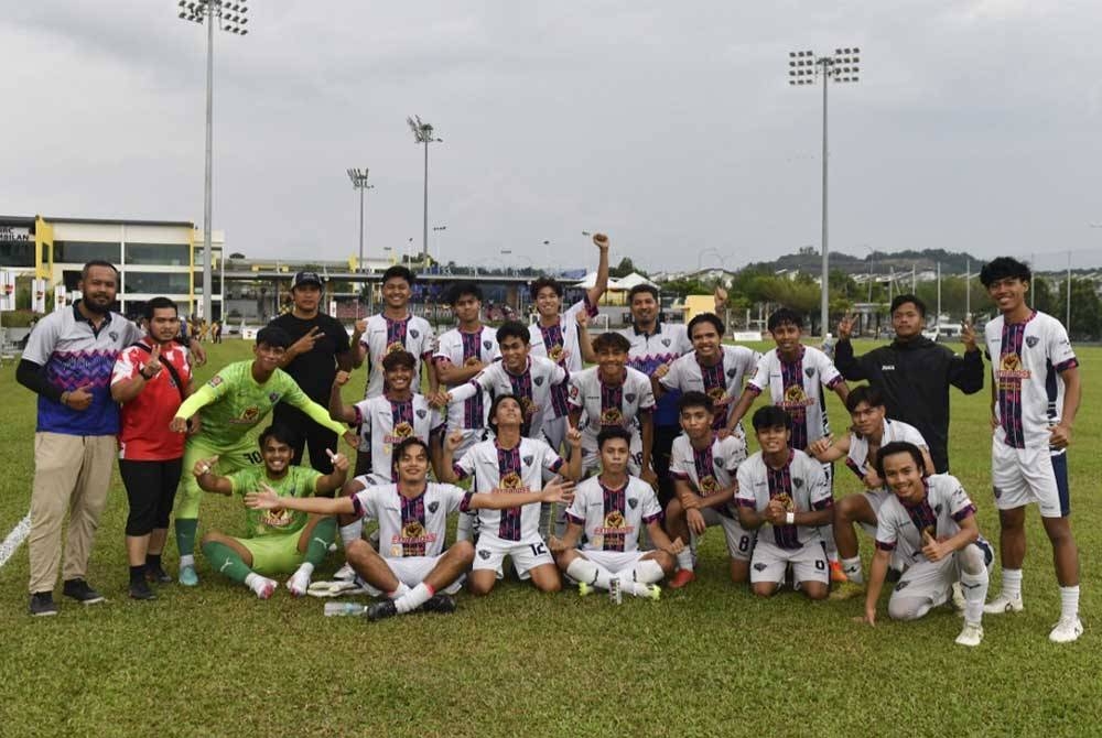 UiTM United FC mengesahkan slot separuh akhir Kejuaraan Piala AFL Al-Ikhsan 2023 selepas menewaskan Bunga Raya FC, 2-1 di Padang Arena IRC Sendayan, Negeri Sembilan.