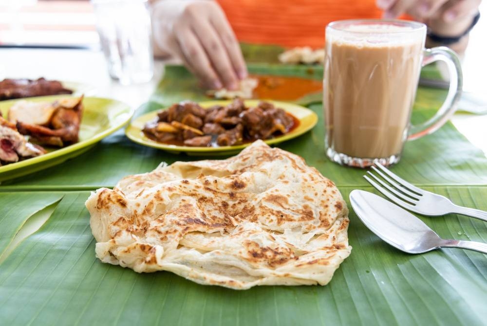 Roti canai kegemaran rakyat Malaysia telah dianugerahkan sebagai roti terbaik di dunia oleh Tasteatlas.