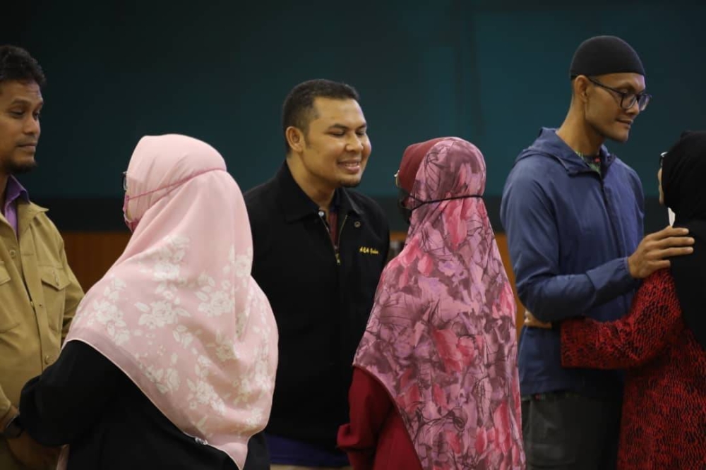 Sebahagian daripada peserta yang mengikuti kursus pasca perkahwinan Semarak Kasih anjuran Jawi pada Ahad.
