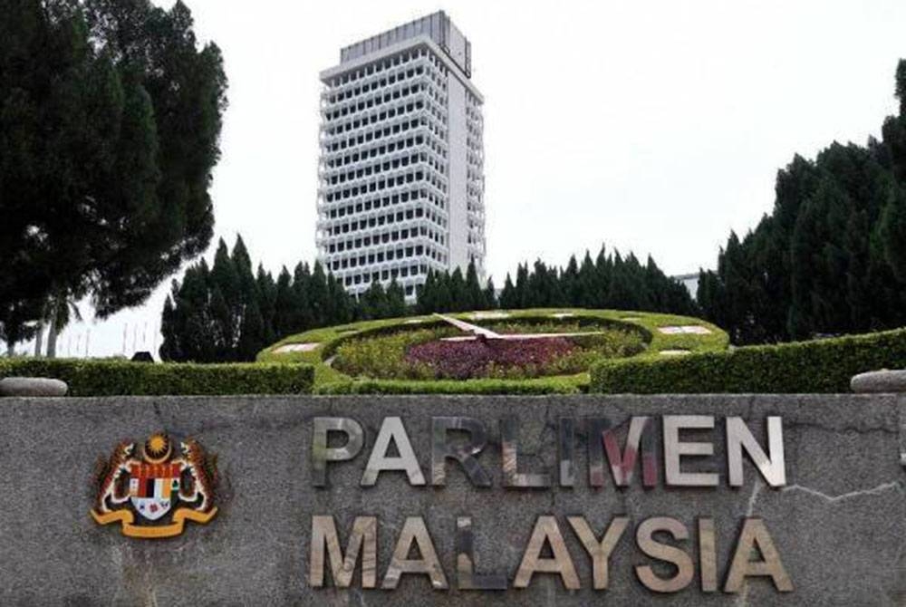 Persidangan khas Dewan Rakyat selama enam hari yang bermula pada pagi ini dijangka panas.