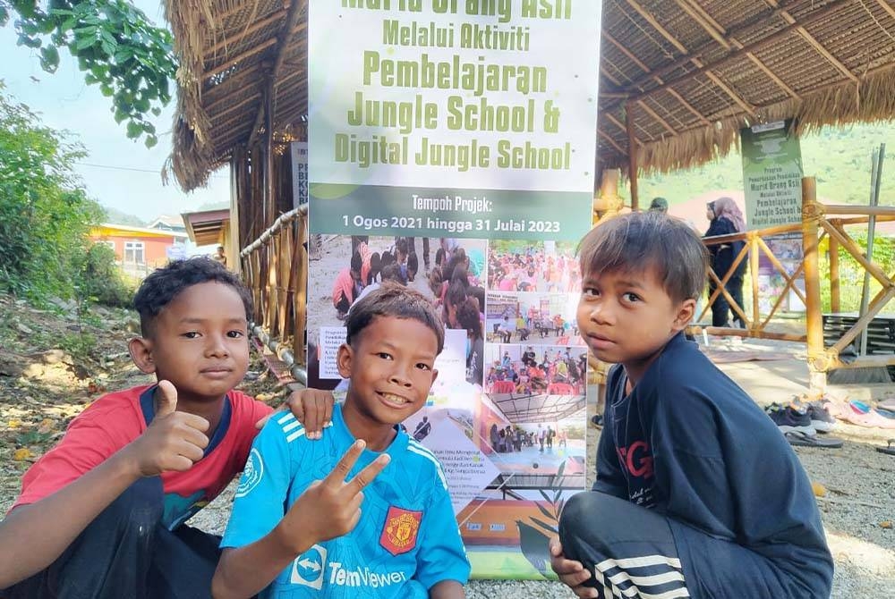 Jungle School&#039; diadakan sebagai usaha menarik minat kanak-kanak Orang Asli Semaq Beri Kampung Sungai Berua, Kuala Bera