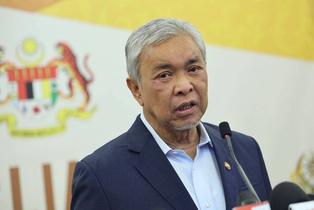 Ahmad Zahid ketika sidang media selepas pembentangan KSP RMK12 pada Mesyuarat Khas Dewan Rakyat hari ini.   - Foto Bernama