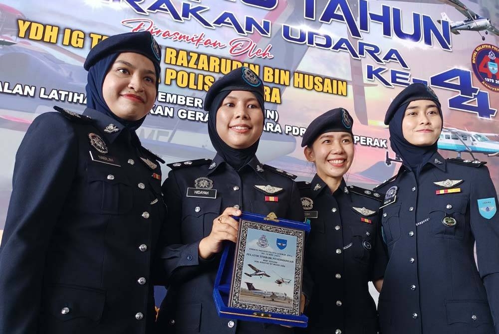 Dari kiri: Siti Nabilah, Nur Hidayah, Yee Chee dan Wan Aulia mencipta sejarah sebagai kumpulan pertama juruterbang wanita dalam Pasukan Gerakan Udara (PGU) sepanjang 44 tahun penubuhan.