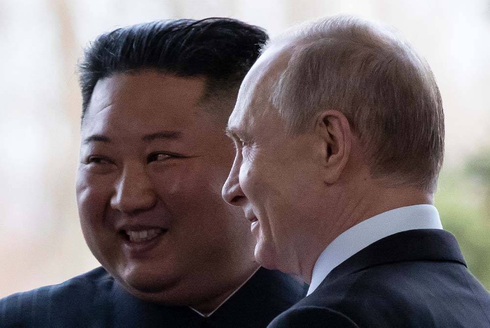 Jong Un tiba pada Selasa bagi hadiri sidang kemuncak yang jarang berlaku dengan Putin. - Foto AFP