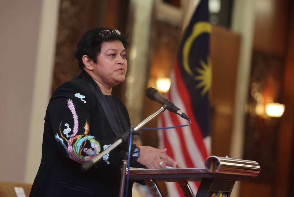 Azalina - Foto Bernama