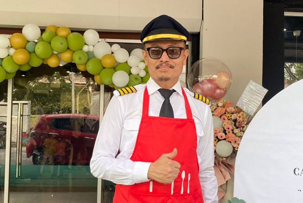 Pemilik, Kapten Azrin Mohamad Zawawi ketika Majlis Perasmian Pembukaan Captain Chef Cafe yang bertempat di Seksyen 27, di sini, pada Selasa.