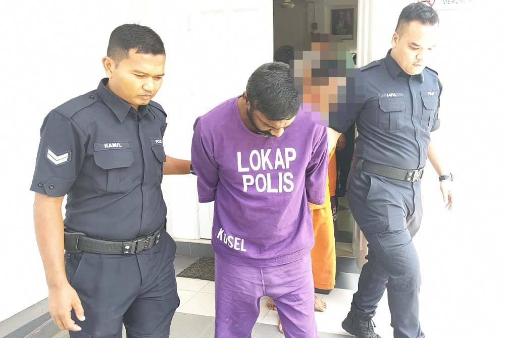 Balamurugan dibawa anggota polis di Mahkamah Majistret Kuala Selangor di sini pada Rabu.