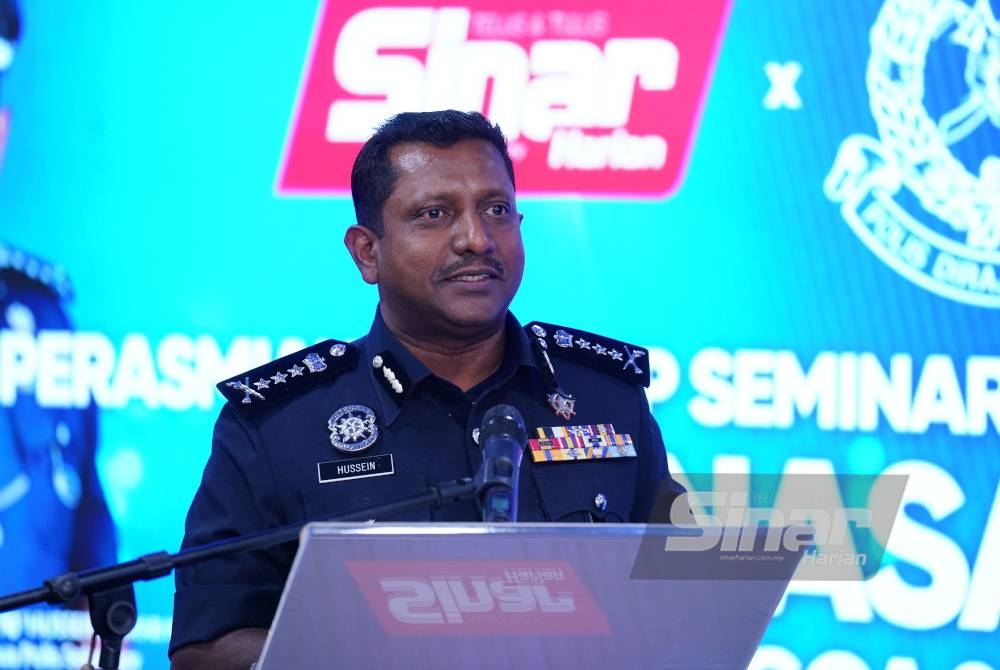 Ketua Polis Selangor, Datuk Hussein Omar Khan ketika berucap merasmikan Seminar Polis Selangor Memerangi Keganasan Rumah Tangga di Kompleks Kumpulan Karangkraf di sini pada Rabu. - FOTO MOHD HALIM ABDUL WAHID/ SINAR HARIAN