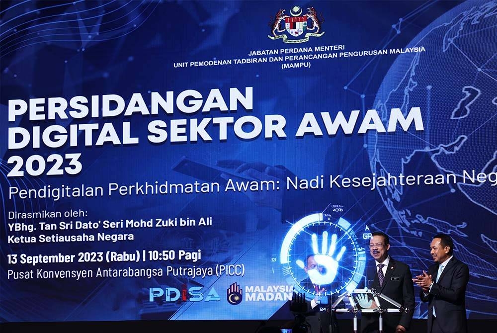 Mohd Zuki merasmikan Persidangan Digital Sektor Awam (PDISA) 2023 di Pusat Konvensyen Antarabangsa Putrajaya (PICC) pada Rabu. - Foto Bernama