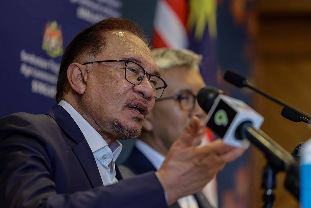 Anwar pada sidang media selepas Sesi Khas Sidang Kemuncak Asia Milken Institute 2023 di Singapura pada Rabu.