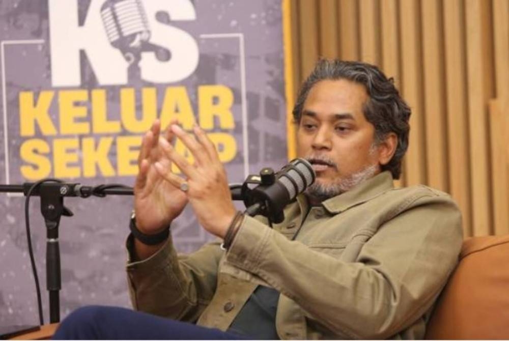 Khairy Jamaluddin semasa program podcast Keluar Sekejap bersama bekas Ketua Penerangan UMNO, Shahril Sufian Hamdan pada Rabu.