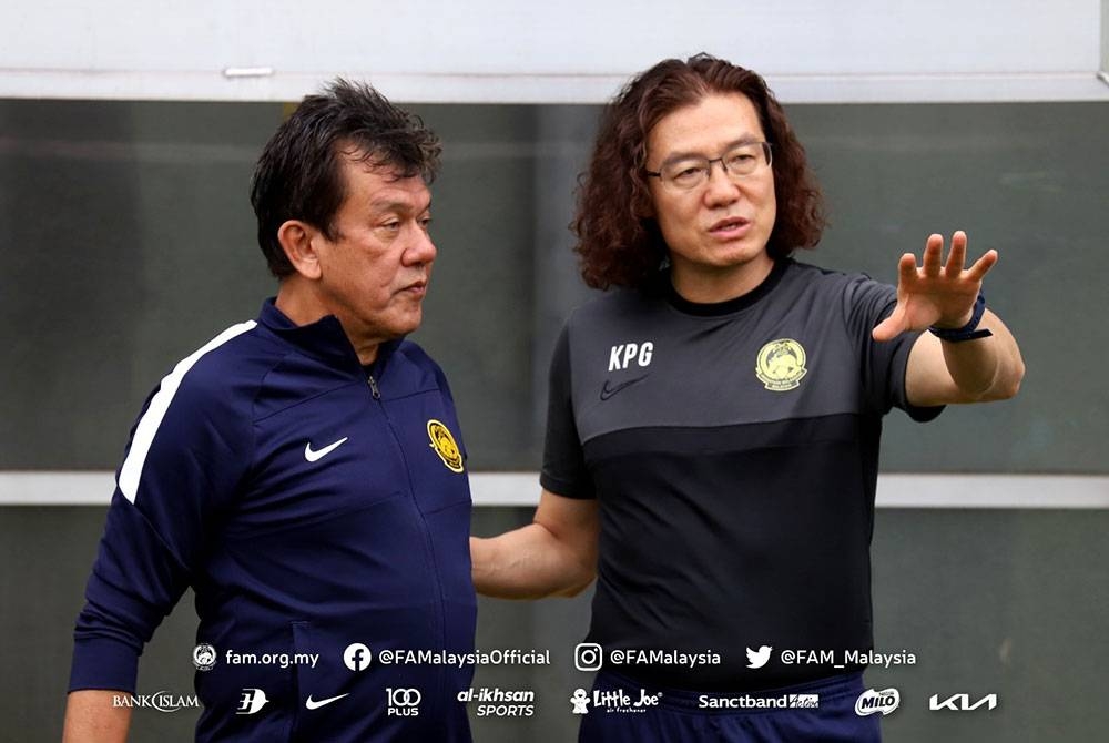 Elavarasan (kiri) dan Pan-gon. Foto: Football Association of Malaysia