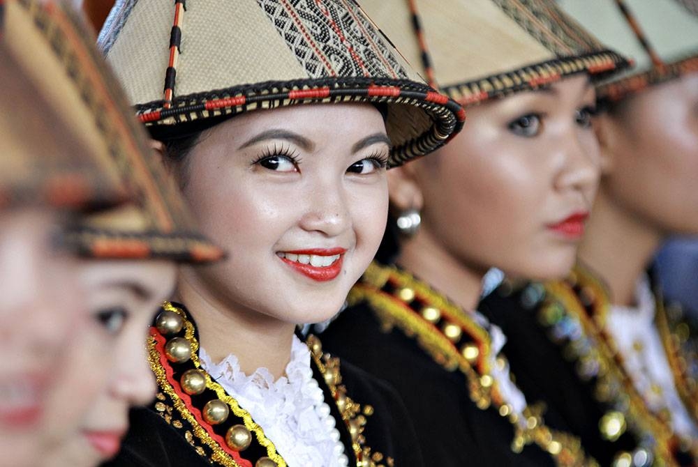 Sifat penyayang, baik hati, lemah lembut dan pemurah dalam kalangan masyarakat Sabah antara tarikan yang mendorong rakyat dari Semenanjung dan Sarawak memilih untuk menetap di negeri ini.(Gambar hiasan) - Foto 123rf