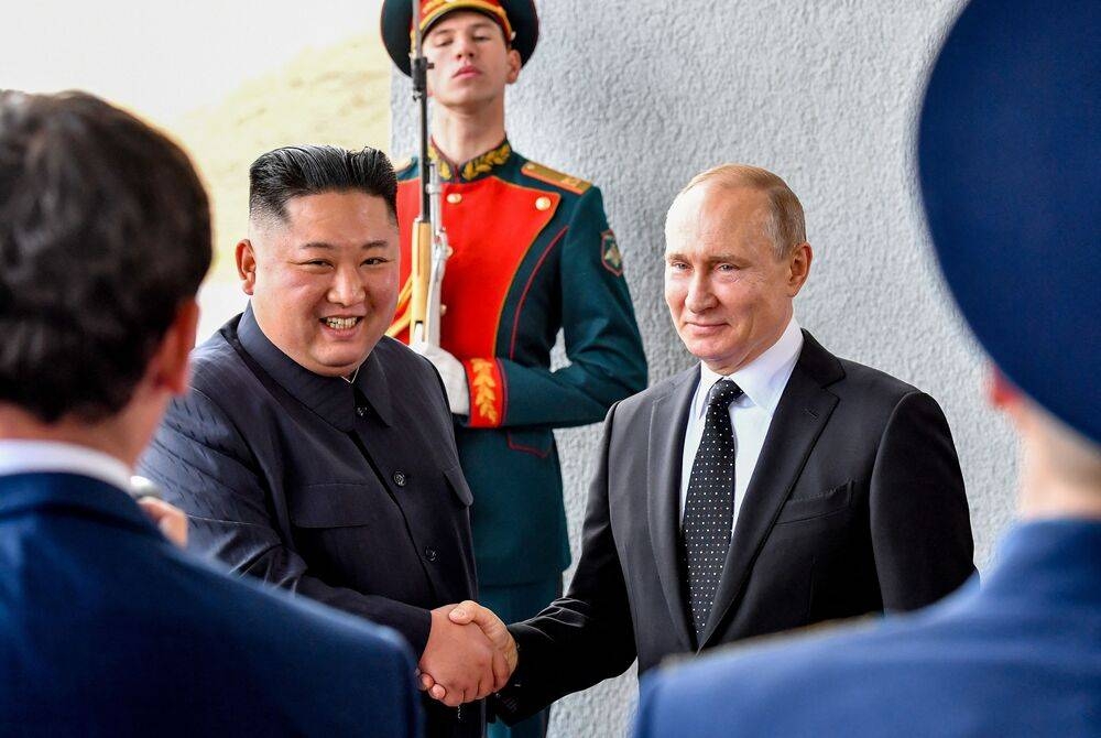 Putin (kanan) dan Kim Jong Un. Foto AFP