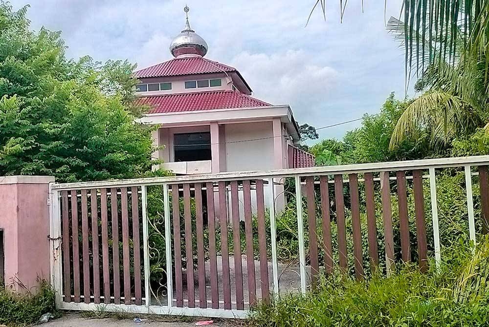 Madrasah Ar-Rabbaniyah, Merlimau didakwa terbiar dan tidak beroperasi sejak empat tahun lalu.