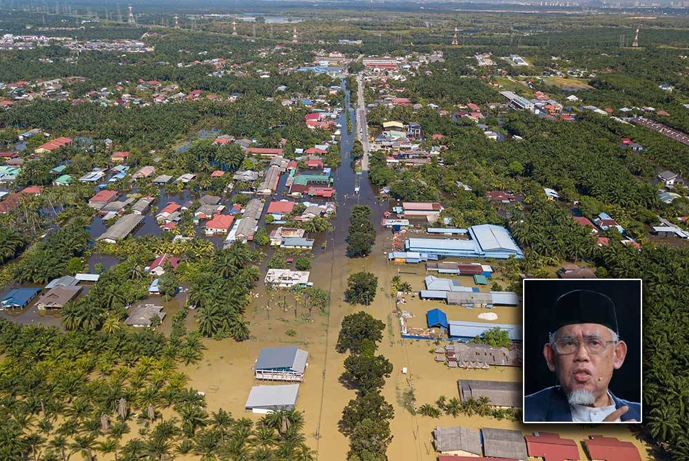 Suasana banjir di Bukit Changgang, Selangor pada Disember 2021. - Foto 123RF (Gambar kecil: Mohd Azmi)