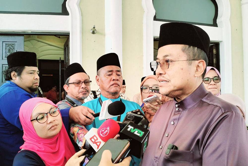 Ahmad Samsuri ketika ditemui pemberita selepas Majlis Perasmian Program Simposium Pelaksanaan Syariah Dalam Itqan Al-muluk Bita’adil As Suluk pada Khamis.