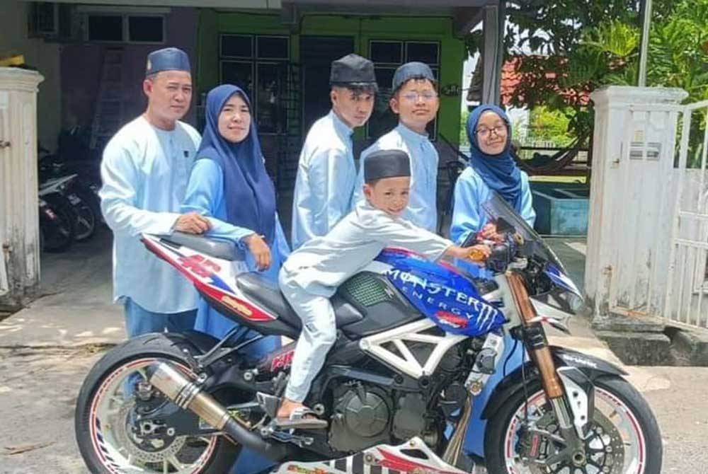 Ridzuan (kiri) dan Rosmawati (dua dari kiri) maut dalam kemalangan di Kilometer 87.0 Lebuh Raya Utara Selatan pada Khamis.