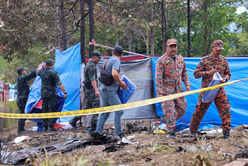 Laporan akhir nahas pesawat jenis Beechcraft Premier 1 yang terhempas di Elmina, Shah Alam, Selangor, pada 17 Ogos lalu, akan diselesaikan pada Ogos tahun depan. - Gambar fail