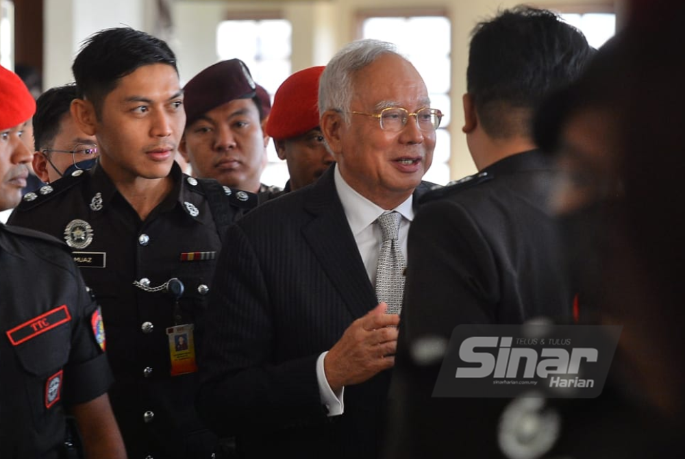 Najib hadir di Mahkamah Tinggi Kuala Lumpur untuk pertuduhan kes pecah amanah membabitkan harta kerajaan Malaysia berjumlah RM6.6 bilion pada Jumaat. - Foto Sinar Harian/ASRIL ASWANDI SHUKOR