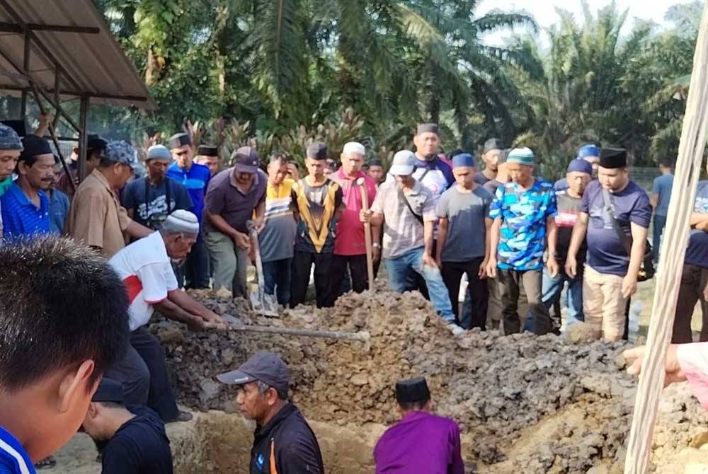 Urusan pengebumian jenazah, Indok Akok dan Tahallah ddi Tanah Perkuburan Islam Parit Kerimun.