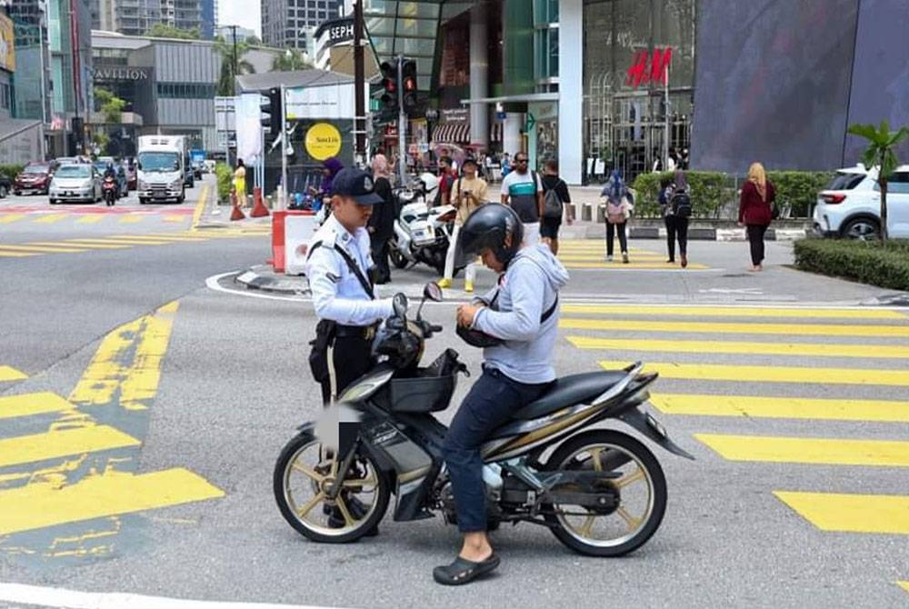 JSPT Kuala Lumpur melaksanakan Op Hormat Undang-Undang Jalan Raya di ibu negara bermula Jumaat. - Foto: Polis KL