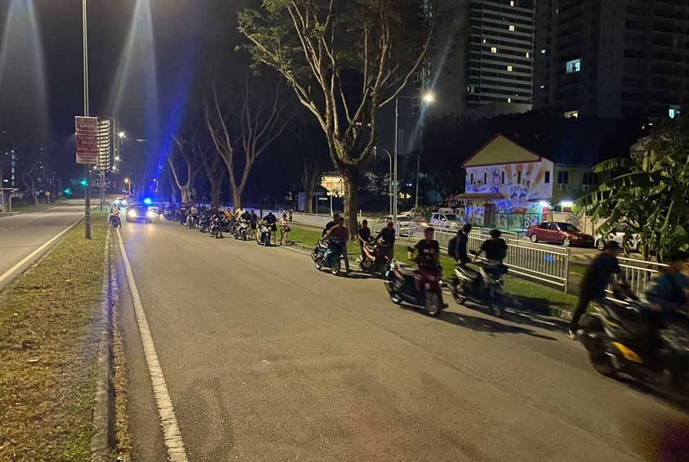 Op Samseng Jalanan yang dijalankan di daerah Barat Daya awal pagi tadi. - - Foto IPD Barat Daya