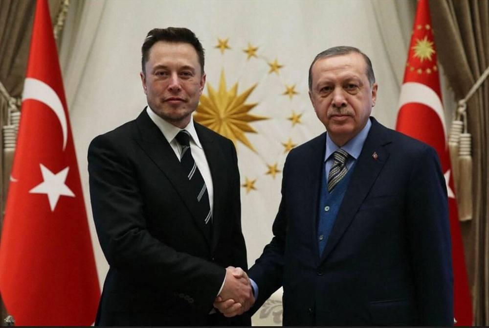 Elon Musk (kanan), Erdogan (kiri).