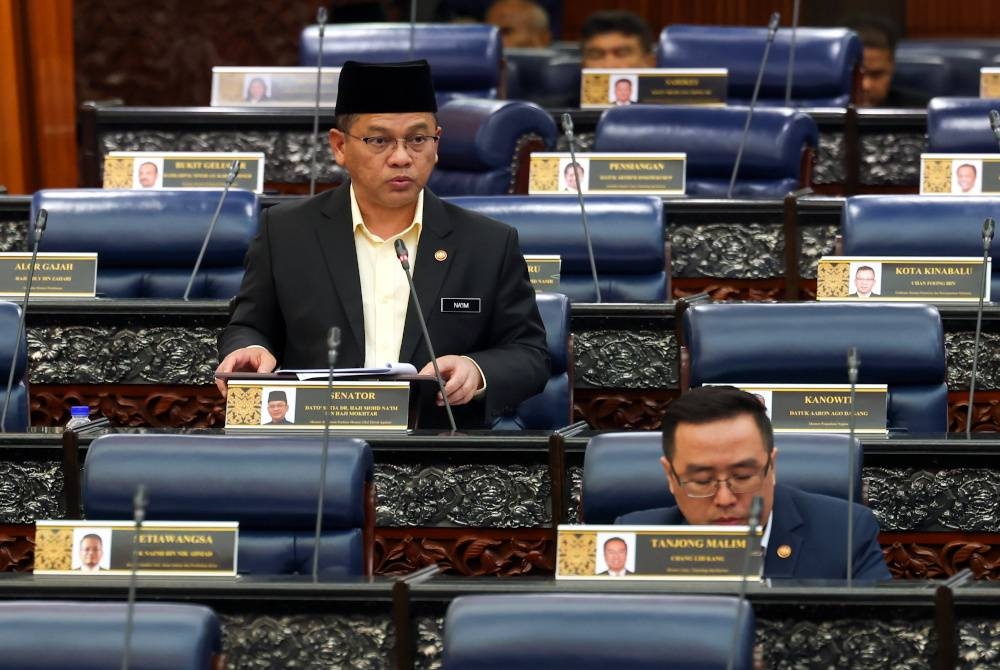 Menteri di Jabatan Perdana Menteri (Hal Ehwal Agama) Senator Datuk Dr Mohd Na’im Mokhtar ketika sesi perbahasan usul Kajian Separuh Penggal Rancangan Malaysia ke-12 (KSP RMK12) di Dewan Rakyat pada Isnin. - Foto Bernama