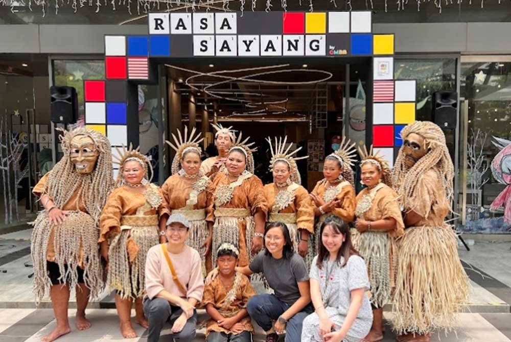 Tidak ketinggalan, persembahan Tarian Main Jo-oh dari Maznah Unyan dan kumpulanTompoq Tompoh yang mewakili masyarakat Mah Meri