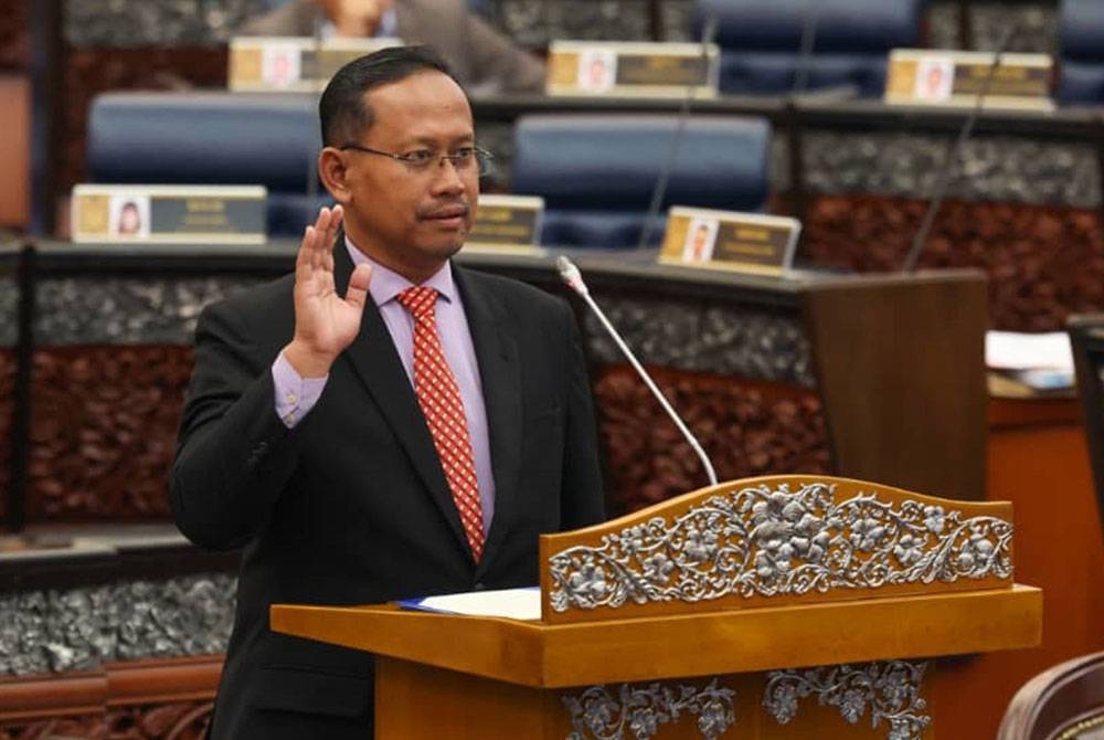 Suhaizan angkat sumpah sebagai Ahli Parlimen Pulai di Dewan Rakyat hari ini. - Foto Bernama