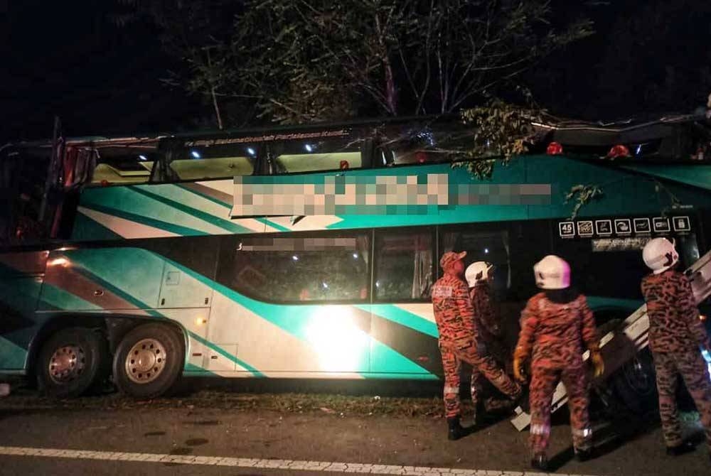 Keadaan bas dua tingkat yang dinaiki 18 penumpang dan dua pemandu dalam kejadian tersebut.
Pix Ihsan JBPM