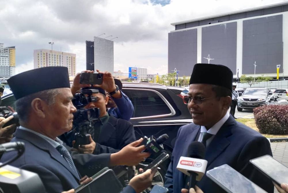 Ahmad Samsuri bercakap kepada pemberita selepas Majlis Perasmian Bangunan Kompleks Pentadbiran MBKT dan Pameran Jubli Perak 25 Tahun Pemerintahan Kebawah Duli Yang Maha Mulia Sultan Terengganu pada Rabu.