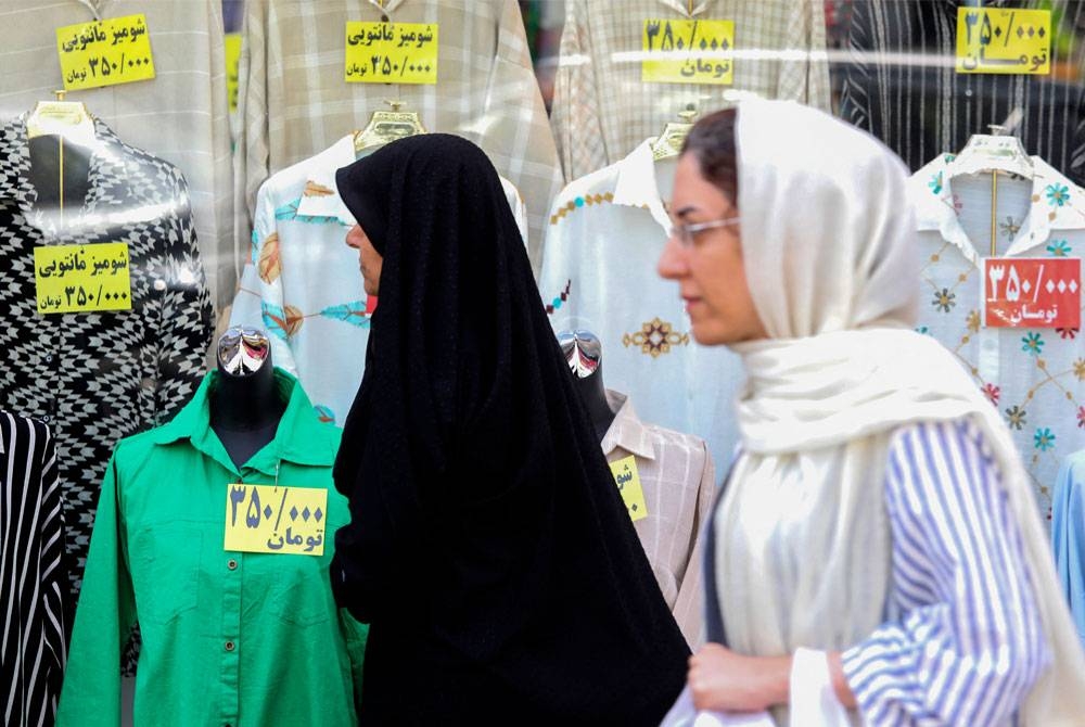 Hukuman termasuk denda dan juga penjara, akan dikenakan di Iran pada masa depan kepada wanita yang melanggar syarat ketat untuk bertudung - AFP