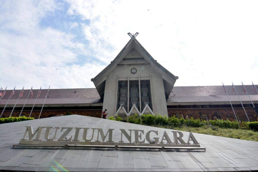 Program bermalam di muzium bermula sejak 2005 di Muzium Negara dan menjadi salah satu program utama oleh Jabatan Muzium Malaysia.