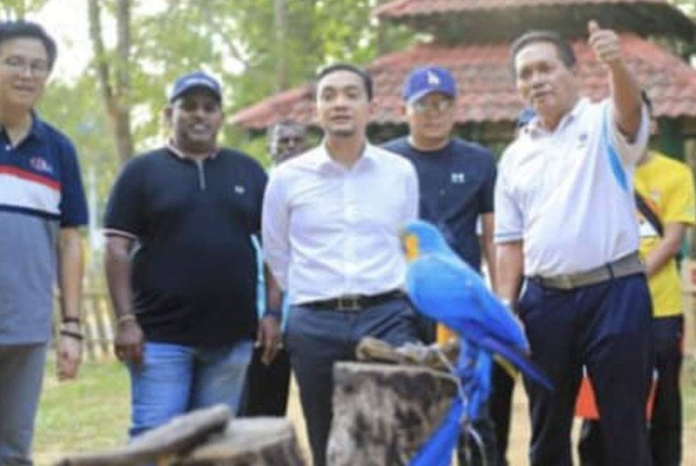 Onn Hafiz meluangkan masa melawat RMZ di Gunung Lambak Resort di Kluang, sebelum tertarik dan mahu zoo mini tersebut dibesarkan.