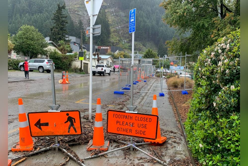 Queenstown, bandar raya dengan pemandangan Indah di New Zealand, mengisytiharkan darurat tujuh hari pada Jumaat kerana hujan lebat dan banjir. - Foto Xinhua