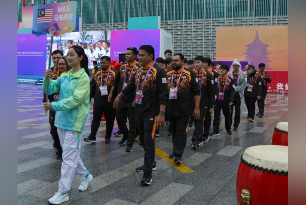 Kontinjen Malaysia ketika hadir pada Majlis Sambutan Ketibaan Kontinjen untuk Sukan Asia 2022 di Hangzhou pada Jumaat - Foto Bernama