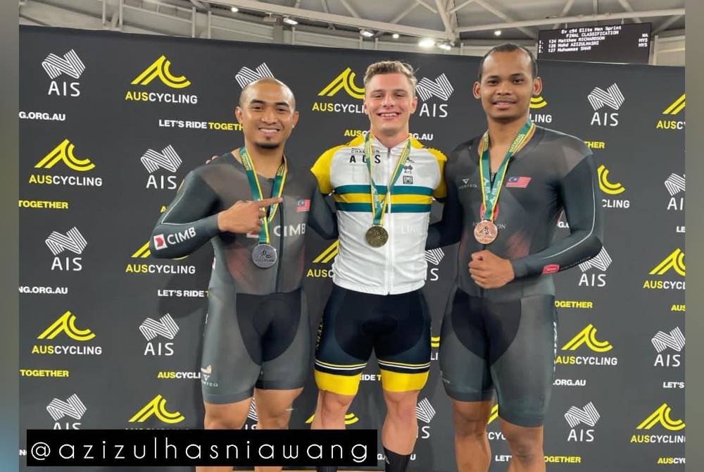 Muhammad Shah Firdaus (kanan) sedaya upaya meniup semangat kepada Azizulhasni (kiri) namun usahanya menemui jalan buntu - Foto Azizulhasni Awang