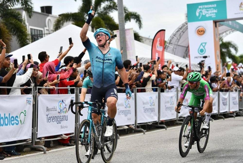 Gleb Syritsa muncul juara saingan peringkat kedua LTdL 2023 dari Kuala Terengganu ke Aeon Mall, Kota Bharu pada Ahad. - Foto Petronas Le Tour de Langkawi