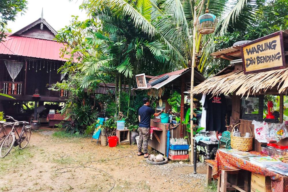 Suasana yang tenang dan damai di Warung Din Bendang.