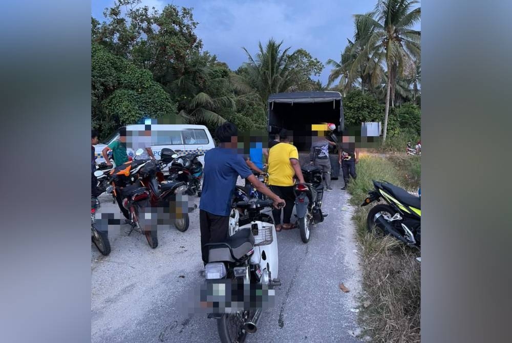 Sebanyak 19 buah motosikal pelajar sekolah disita atas pelbagai kesalahan mengubah suai dalam Op Motosikal di Kampung Wakaf di Pasir Puteh Jumaat.