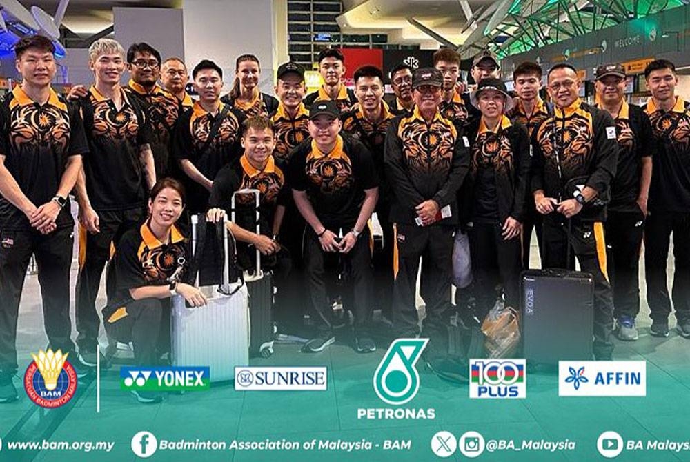 Skuad badminton negara ketika di Lapangan Terbang Antarabangsa Kuala Lumpur (KLIA) sebelum berlepas ke Hangzhou, China pada Isnin. - Foto Facebook BAM