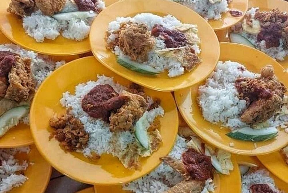 Gambar nasi lemak ayam yang dijual di kantin SK Pulau Sebang tukar di media sosial baru-baru ini.